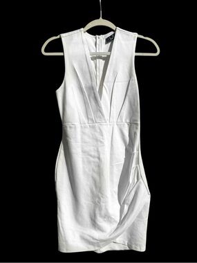 Lulu’s  Sleeveless V-Neck Stretch Sheath Mini Dress Size M